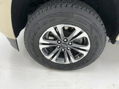 Used 2022 Chevrolet Colorado Z71 AWD/4WD image 7