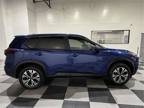 Used 2022 Nissan Rogue SV image 15