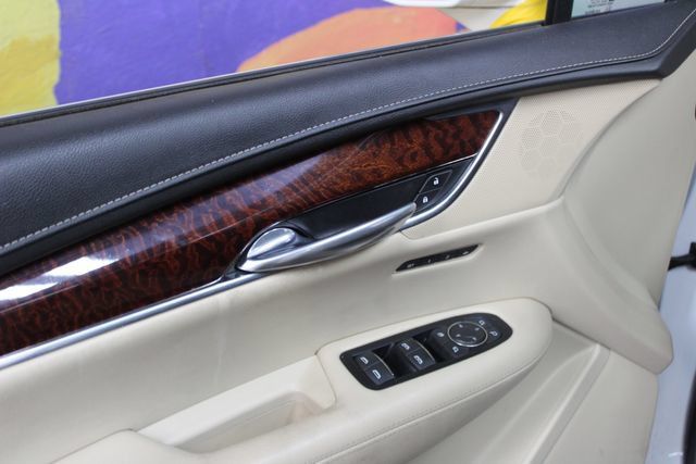 Used 2018 Cadillac XT5 Luxury w/ Driver Awareness Package AWD/4WD image 13