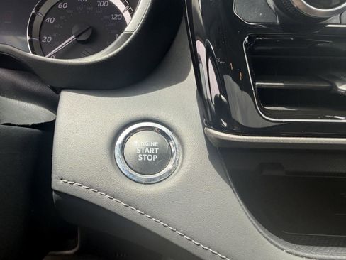 Used 2023 Toyota Highlander XLE FWD image 27
