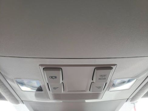 Used 2024 Volkswagen Tiguan SE AWD/4WD image 32