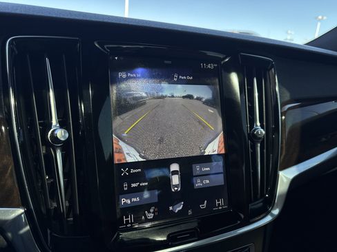 Used 2017 Volvo S90 T6 Momentum w/ Vision Package image 15