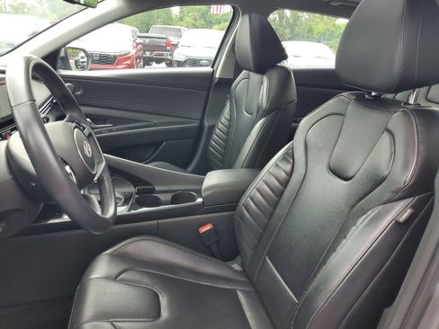 Used 2025 Hyundai Elantra Limited FWD image 5