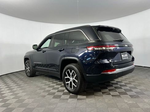 Used 2024 Jeep Grand Cherokee Limited w/ Luxury Tech Group II image 9