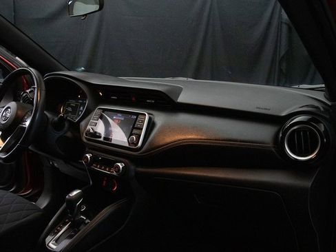 Used 2020 Nissan Kicks SR image 15