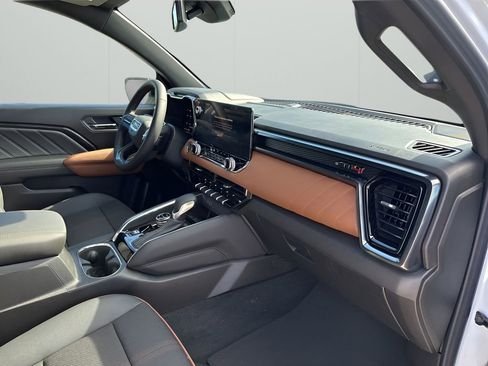 New 2026 GMC Canyon AT4 AWD/4WD image 16