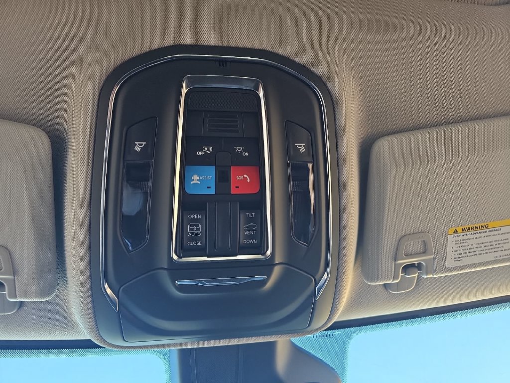Used 2023 Jeep Grand Cherokee Laredo X AWD/4WD image 29