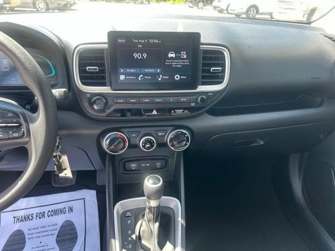 Used 2026 Hyundai Venue SE FWD image 13