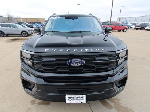 Used 2025 Ford Expedition Active image 2