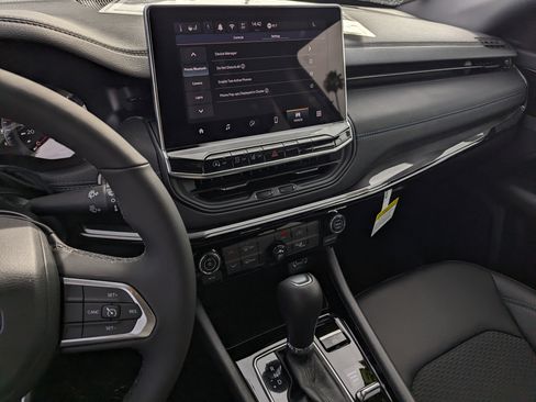 New 2026 Jeep Compass Latitude image 10