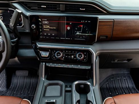 Used 2026 GMC Sierra 3500 Denali Ultimate w/ LPO, Black Badging Package image 24