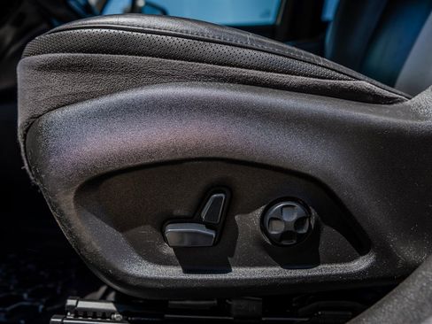 Used 2016 Jeep Renegade Limited image 28