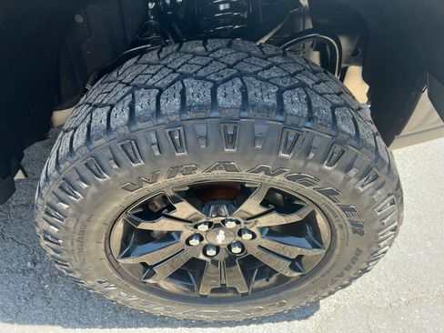 Used 2019 Chevrolet Colorado ZR2 w/ ZR2 Midnight Special Edition AWD/4WD image 4