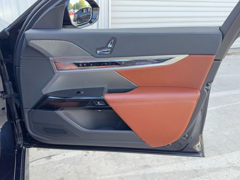 Used 2023 BMW 760i xDrive image 57