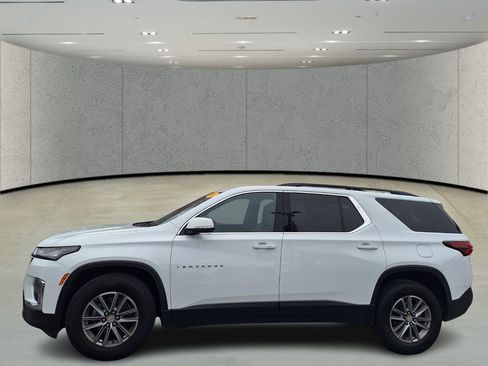 Used 2023 Chevrolet Traverse LT FWD image 2