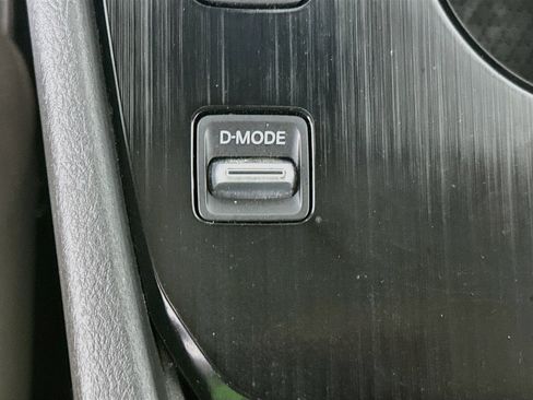 Used 2025 Nissan Rogue SV FWD image 25