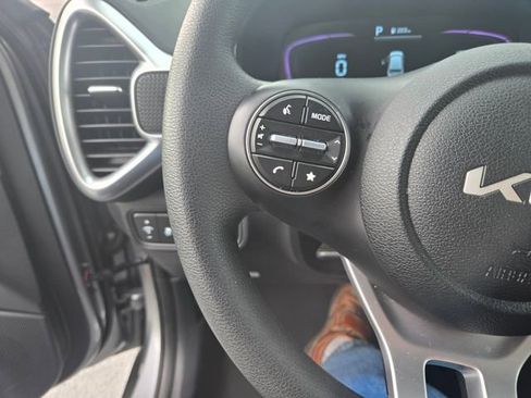 Used 2025 Kia Soul LX FWD image 14