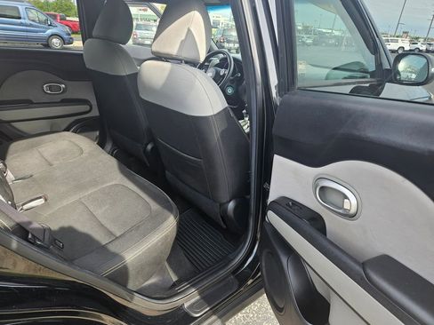 Used 2014 Kia Soul + FWD image 24