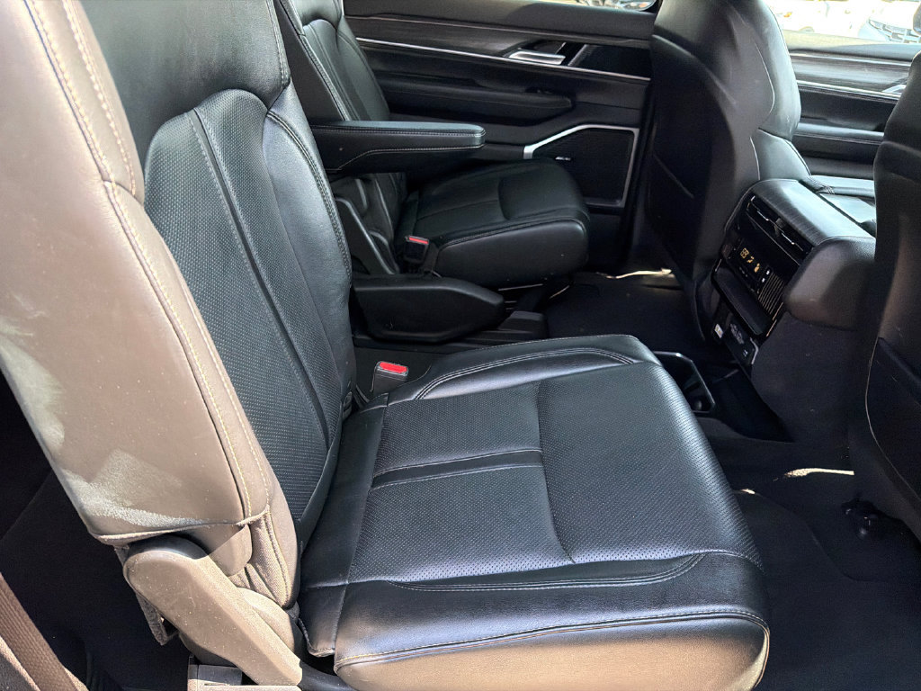 Used 2024 Jeep Wagoneer Series II AWD/4WD image 13
