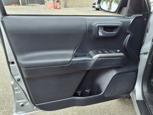 Used 2018 Toyota Tacoma TRD Sport RWD image 13