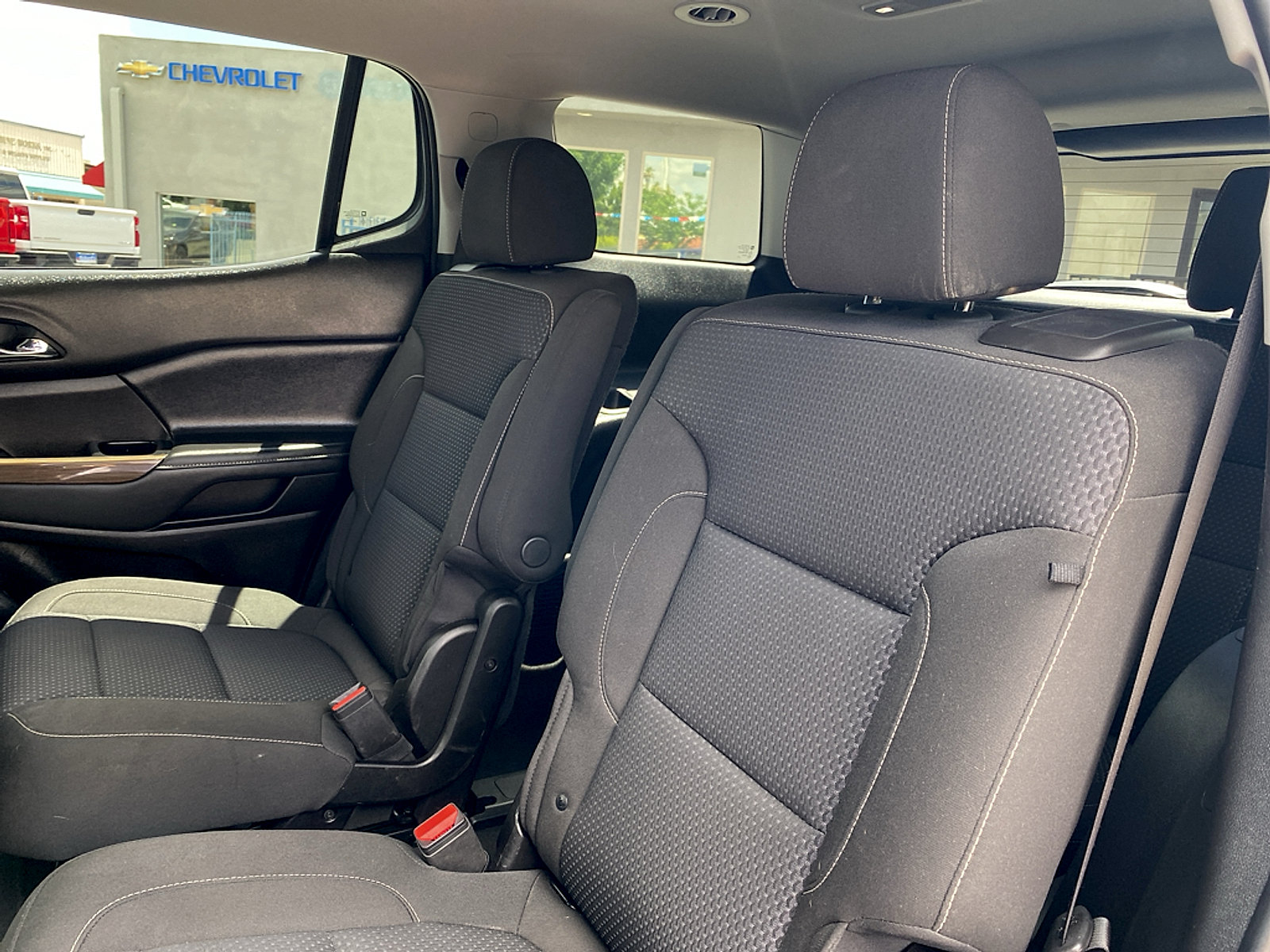 Used 2023 GMC Acadia SLE FWD image 18