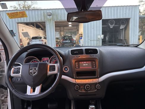 Used 2012 Dodge Journey SXT w/ Flexible Seating Group image 9