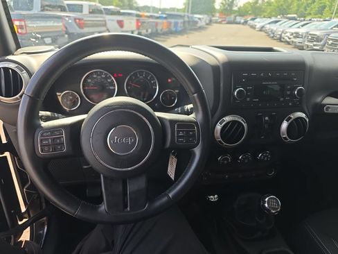 Used 2015 Jeep Wrangler Unlimited Rubicon w/ Dual Top Group AWD/4WD image 25