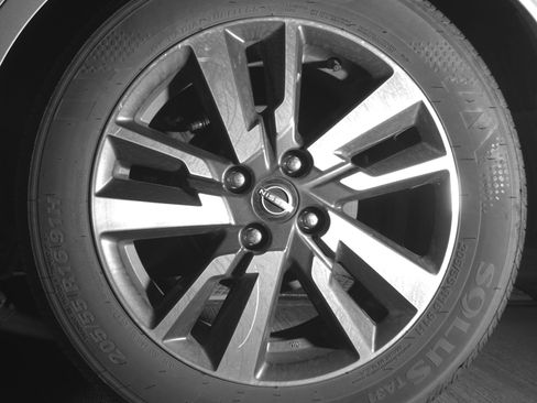 Used 2025 Nissan Versa SV image 14