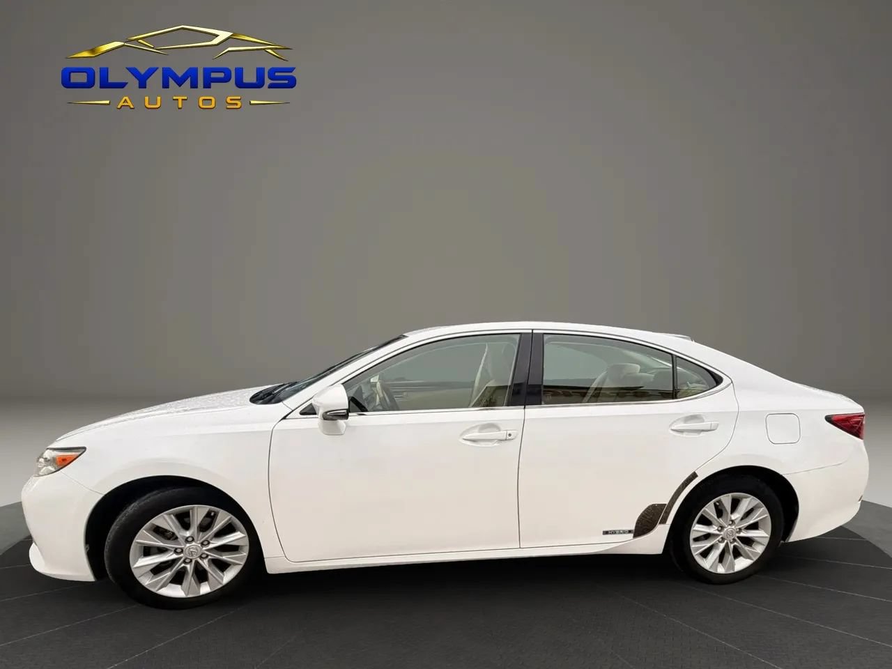 Used 2015 Lexus ES 300h w/ Navigation System Package FWD image 3