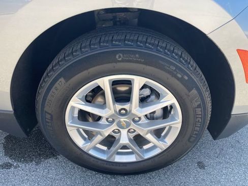 Used 2023 Chevrolet Equinox LT FWD image 34