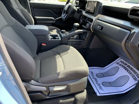 Used 2025 Toyota 4Runner SR5 AWD/4WD image 32