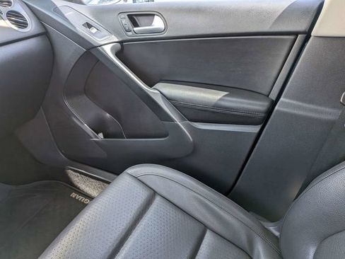 Used 2017 Volkswagen Tiguan S FWD image 17