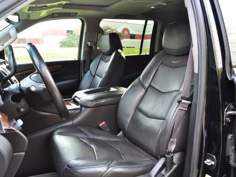 Used 2015 Cadillac Escalade ESV Luxury image 7