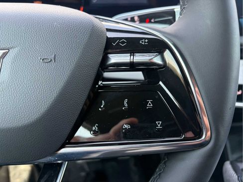 Certified 2025 Cadillac Optiq Luxury 2 AWD/4WD image 15