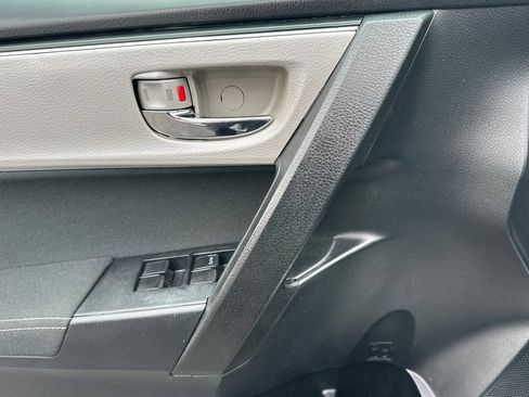 Used 2018 Toyota Corolla LE w/ Carpet Mat Package (TMS) FWD image 10