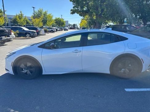 Used 2023 Toyota Prius LE FWD image 2