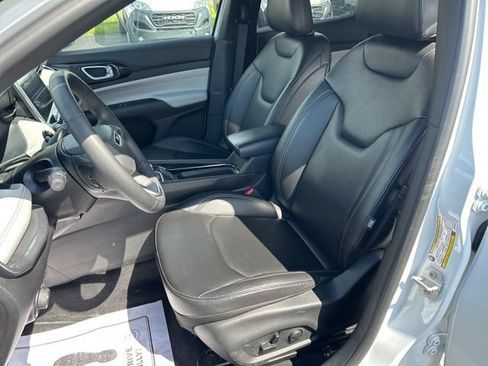 Used 2025 Jeep Compass Limited AWD/4WD image 33
