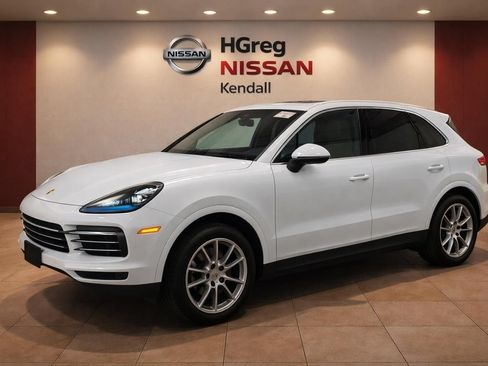 Used 2023 Porsche Cayenne w/ Premium Package AWD/4WD image 5