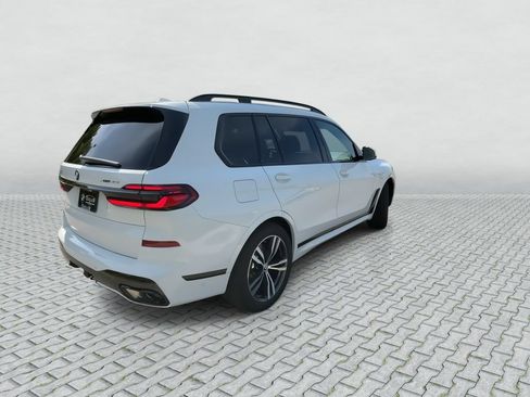 Used 2027 BMW X7 xDrive40i w/ M Sport Package AWD/4WD image 8