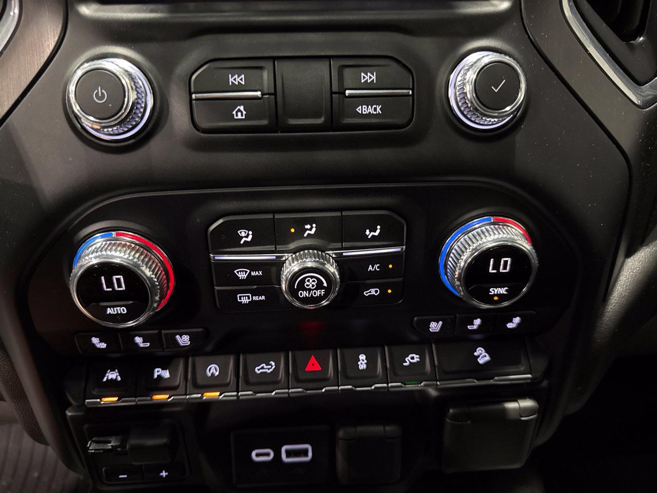 Used 2020 GMC Sierra 1500 AT4 w/ AT4 Premium Package AWD/4WD image 25