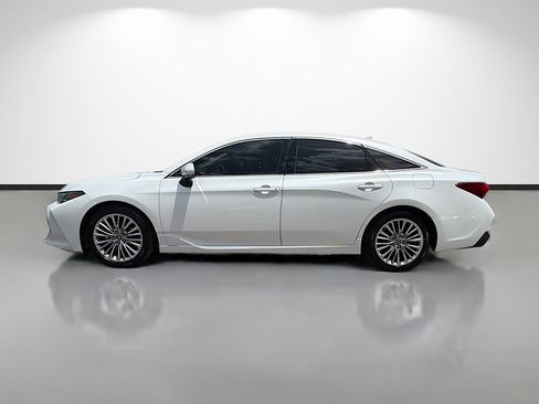 Used 2019 Toyota Avalon Limited FWD image 6