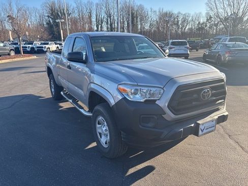 Used 2021 Toyota Tacoma SR image 3