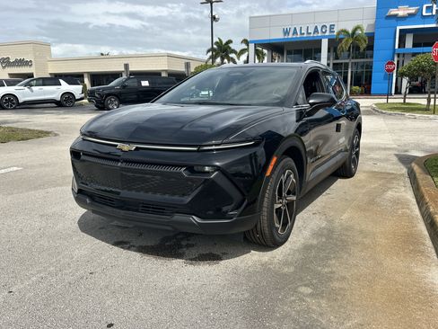 New 2026 Chevrolet Equinox EV LT AWD/4WD image 2
