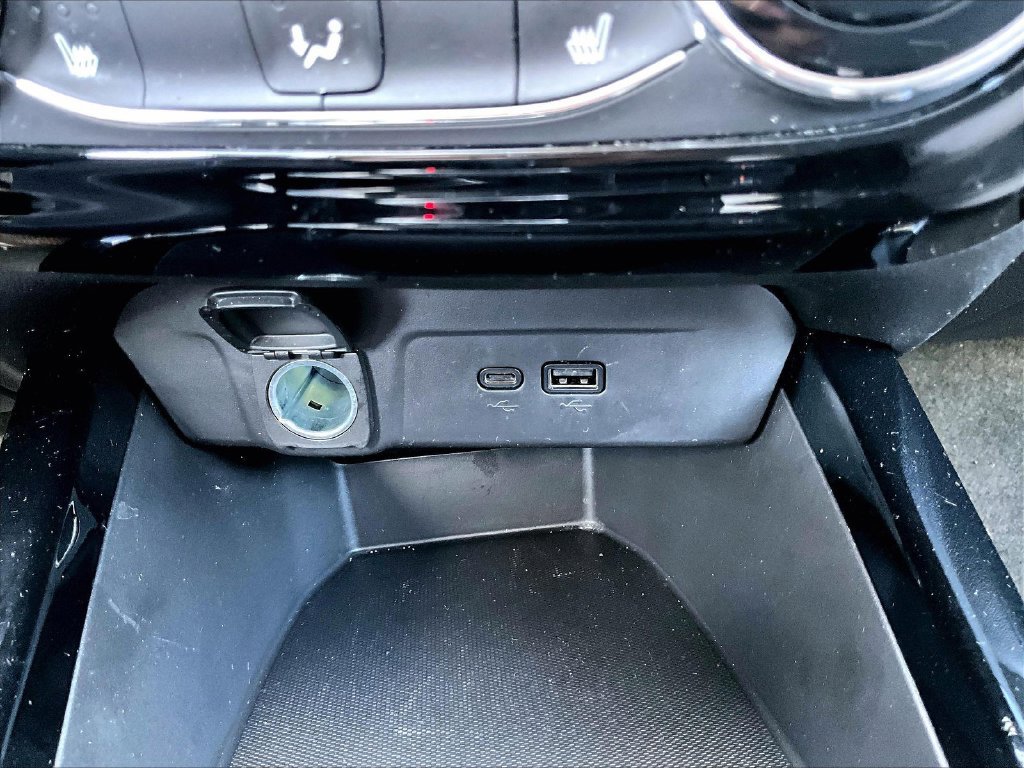 Used 2025 Chevrolet Trax LT w/ Driver Confidence Package FWD image 19