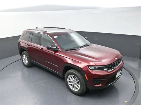 New 2025 Jeep Grand Cherokee Laredo image 9