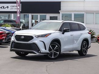 Used 2022 Toyota Highlander XSE FWD video 1