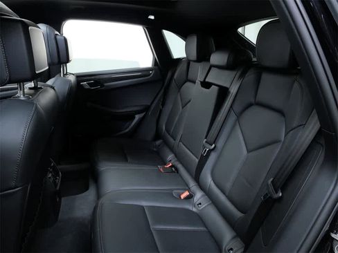 Used 2025 Porsche Macan image 17