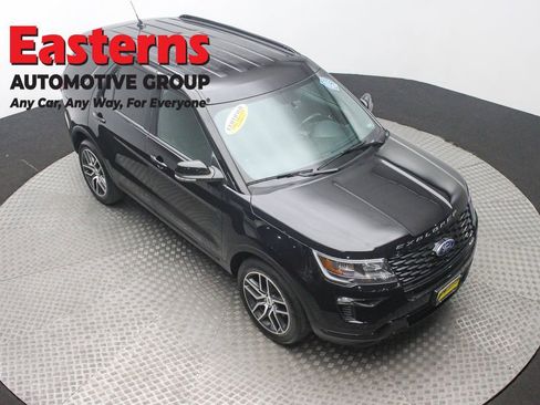 Used 2019 Ford Explorer Sport image 3