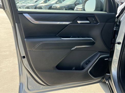 Used 2025 GMC Acadia Elevation image 21