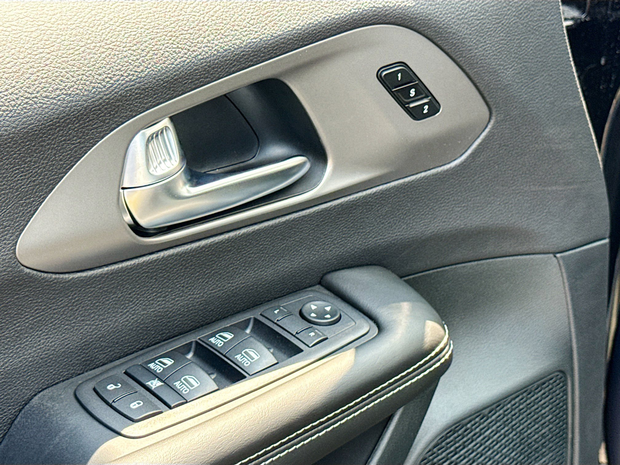 New 2027 Chrysler Pacifica Select FWD image 9